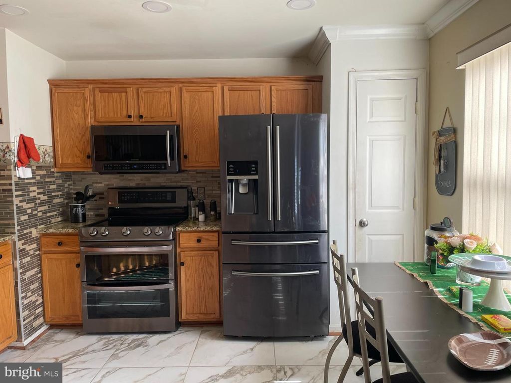 Image 4 of property listing at 6106 MODUPEOLA WAY, Capitol Heights, MD 20743