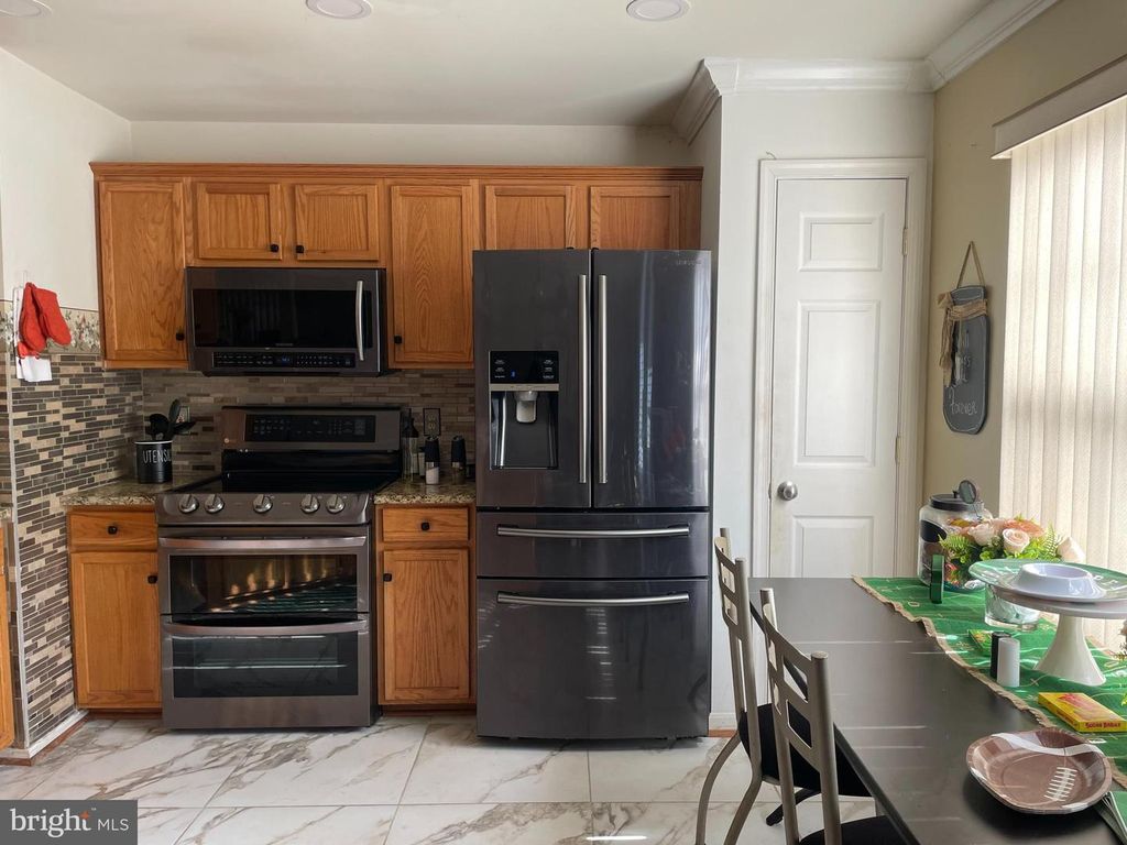 Image 6 of property listing at 6106 MODUPEOLA WAY, Capitol Heights, MD 20743