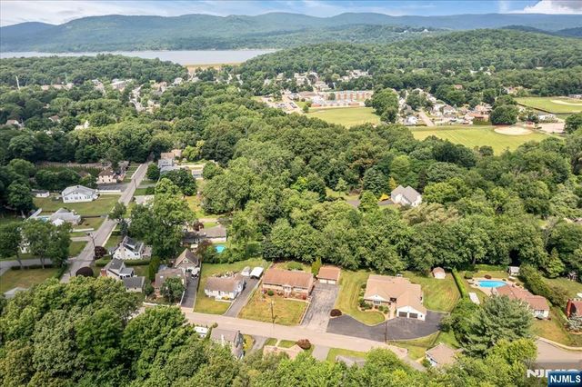 6 East Street, Wanaque, NJ 07465