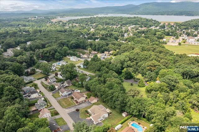 6 East Street, Wanaque, NJ 07465