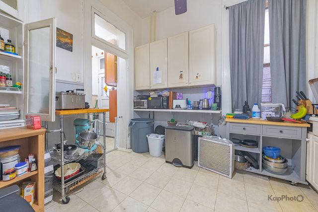 3001 S Haynes Court, Chicago, IL 60608