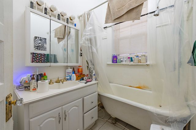 3001 S Haynes Court, Chicago, IL 60608