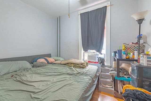 3001 S Haynes Court, Chicago, IL 60608