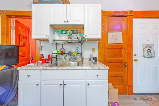 3001 S Haynes Court, Chicago, IL 60608