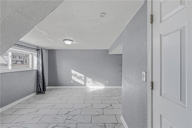 1136 NE 10th Street, Blue Springs, MO 64014