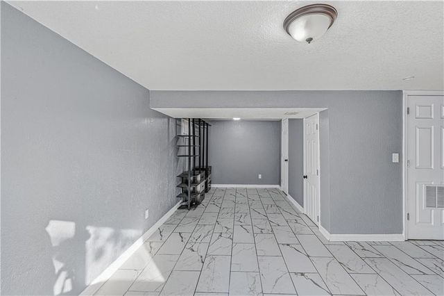 1136 NE 10th Street, Blue Springs, MO 64014