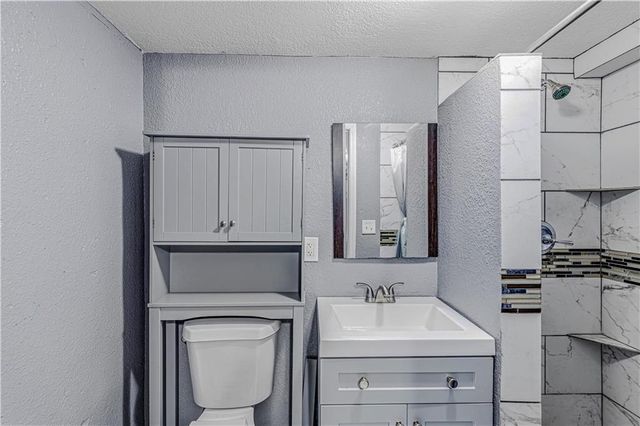 1136 NE 10th Street, Blue Springs, MO 64014