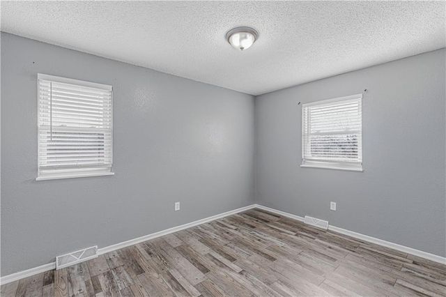 1136 NE 10th Street, Blue Springs, MO 64014