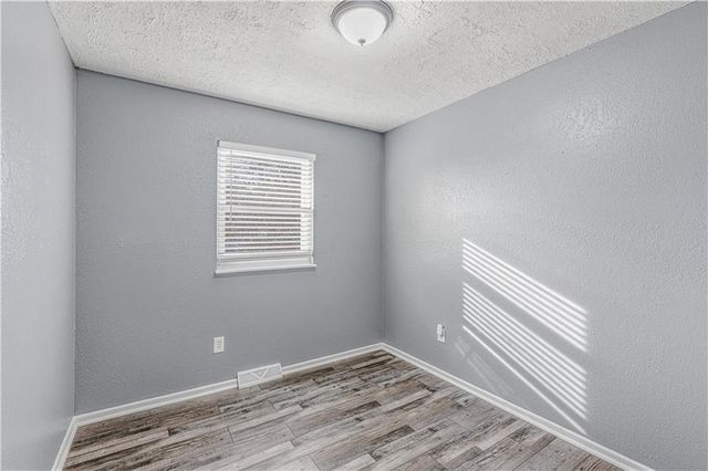 1136 NE 10th Street, Blue Springs, MO 64014