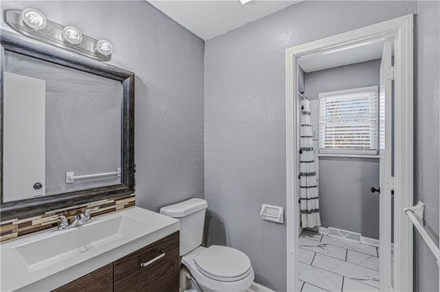 1136 NE 10th Street, Blue Springs, MO 64014