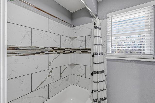 1136 NE 10th Street, Blue Springs, MO 64014