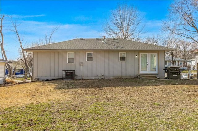 1136 NE 10th Street, Blue Springs, MO 64014