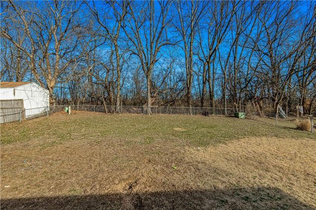 1136 NE 10th Street, Blue Springs, MO 64014