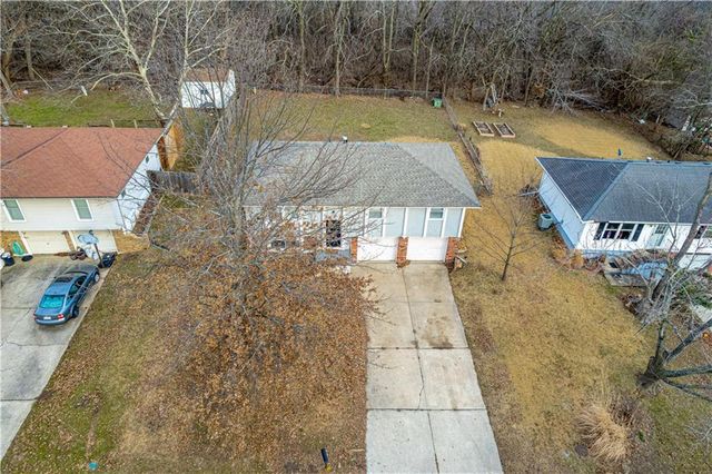 1136 NE 10th Street, Blue Springs, MO 64014