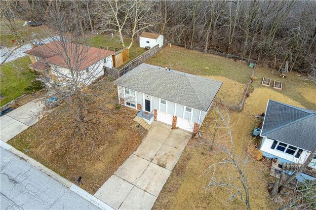 1136 NE 10th Street, Blue Springs, MO 64014