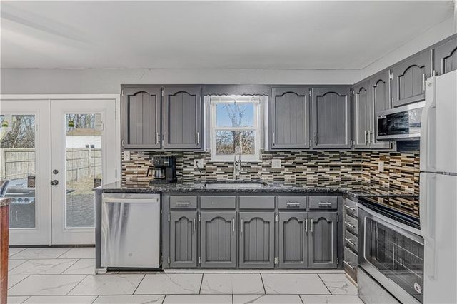 1136 NE 10th Street, Blue Springs, MO 64014