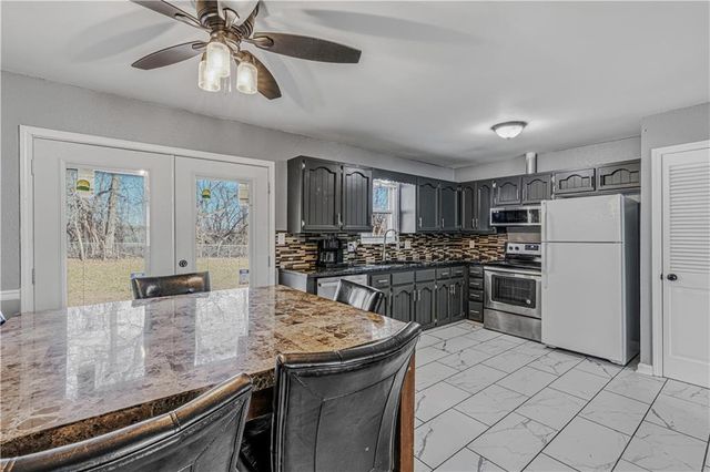 1136 NE 10th Street, Blue Springs, MO 64014