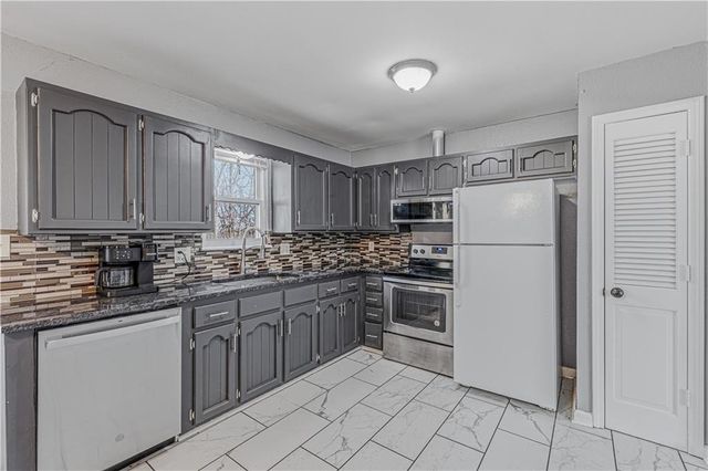 1136 NE 10th Street, Blue Springs, MO 64014