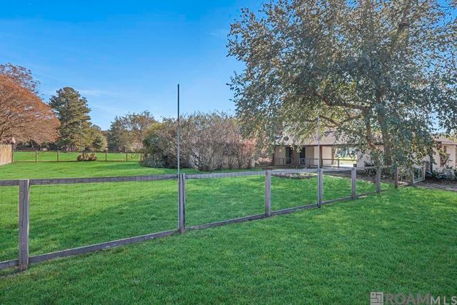 23123 Sunnyside Ln, Zachary, LA 70791