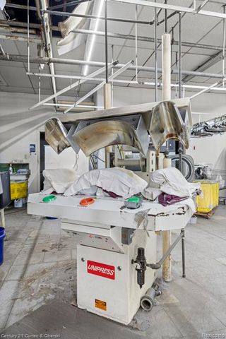 16300 W 7 Mile Road, Detroit, MI 48235