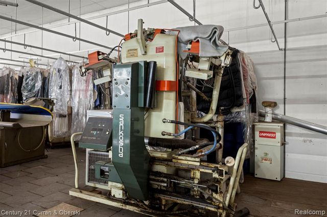 16300 W 7 Mile Road, Detroit, MI 48235