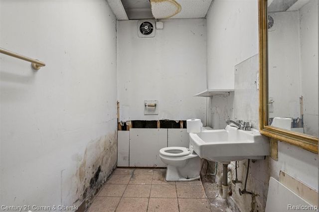 16300 W 7 Mile Road, Detroit, MI 48235