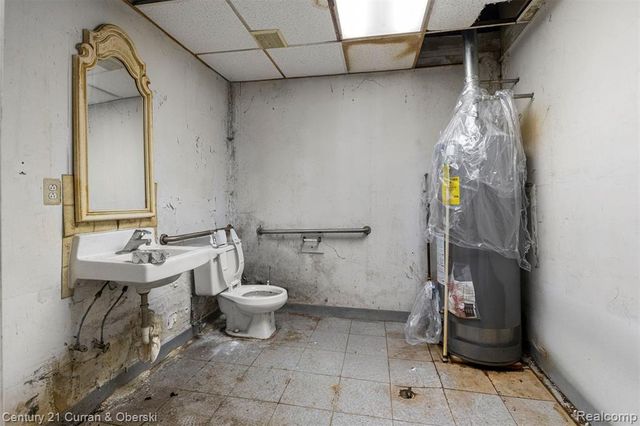 16300 W 7 Mile Road, Detroit, MI 48235