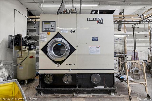 16300 W 7 Mile Road, Detroit, MI 48235