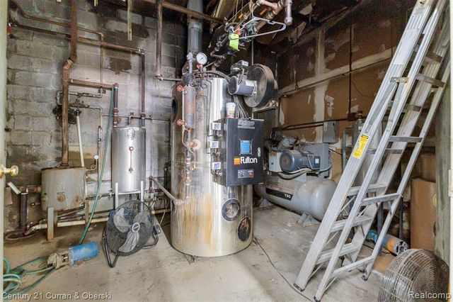 16300 W 7 Mile Road, Detroit, MI 48235