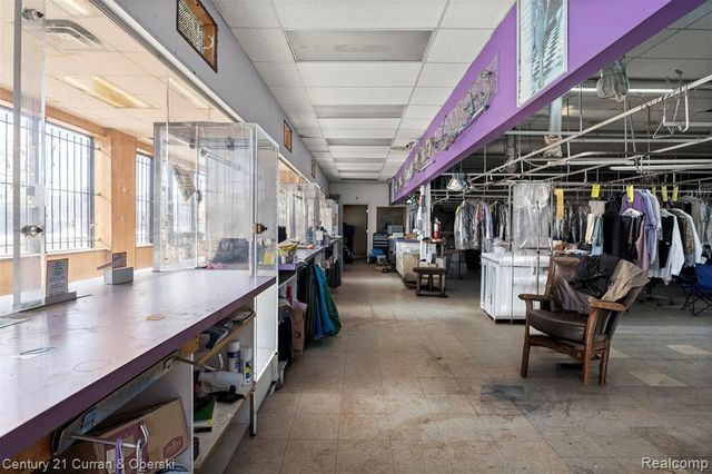 16300 W 7 Mile Road, Detroit, MI 48235