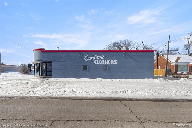 16300 W 7 Mile Road, Detroit, MI 48235