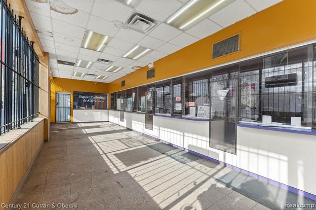 16300 W 7 Mile Road, Detroit, MI 48235