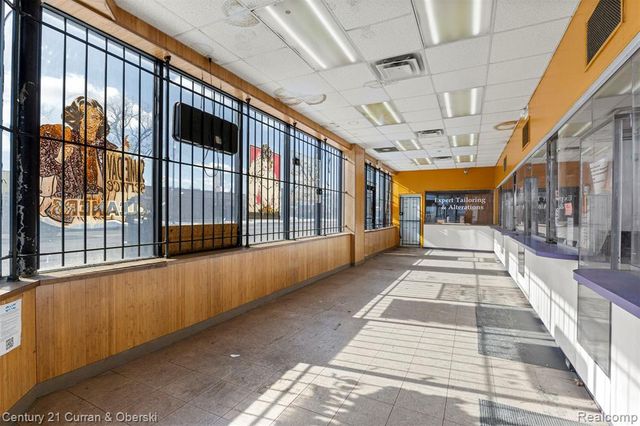 16300 W 7 Mile Road, Detroit, MI 48235