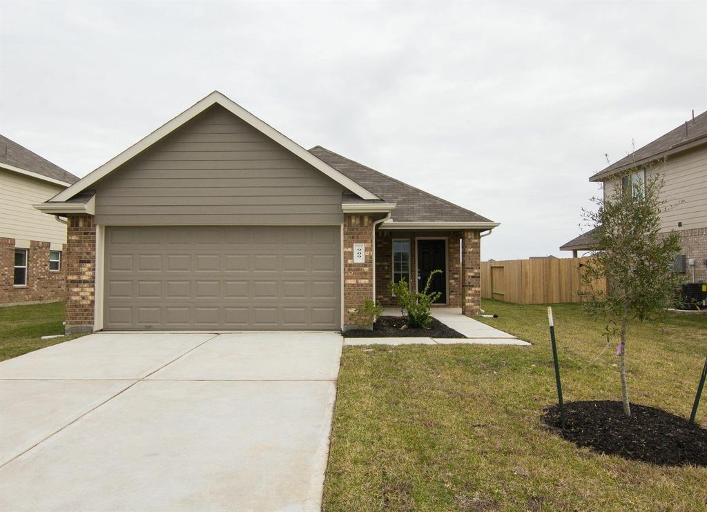 909 Ember Wood Court, La Marque, TX 77568