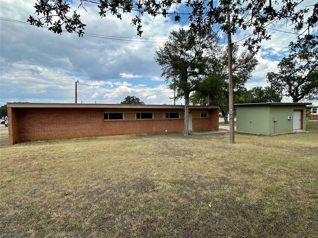 2408 Coggin Avenue, Brownwood, TX 76801