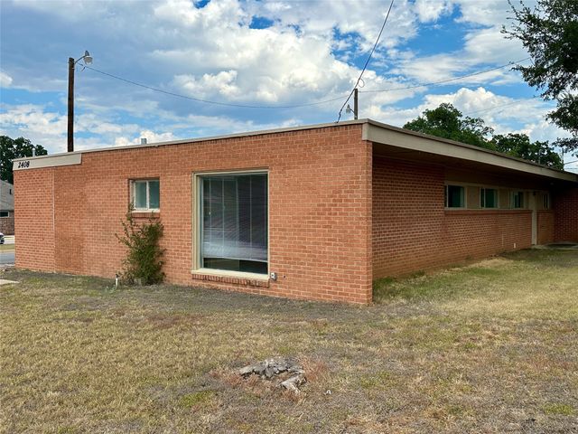 2408 Coggin Avenue, Brownwood, TX 76801