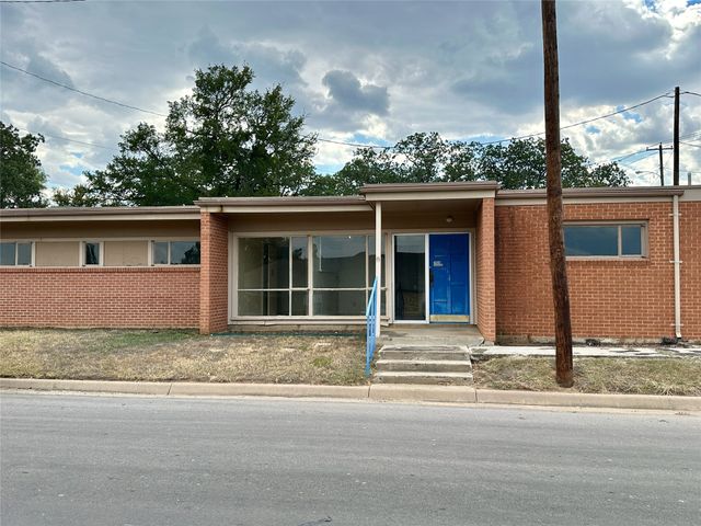 2408 Coggin Avenue, Brownwood, TX 76801