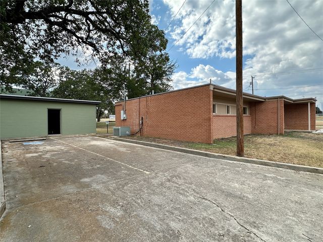 2408 Coggin Avenue, Brownwood, TX 76801