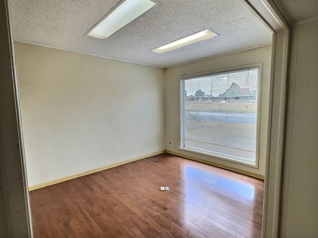 2408 Coggin Avenue, Brownwood, TX 76801