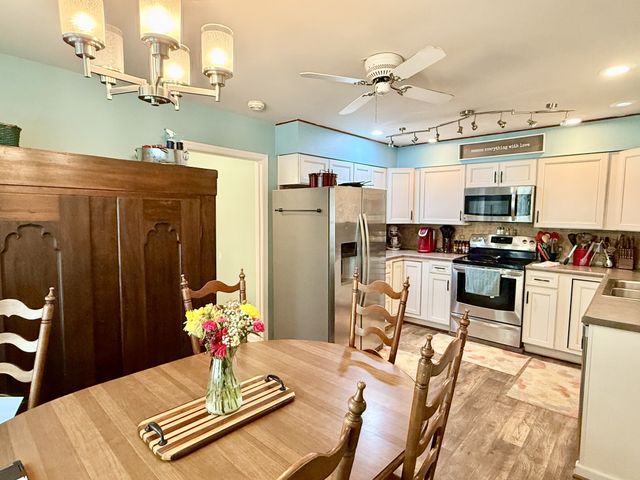 402 Rolling Acres Dr, White House, TN 37188