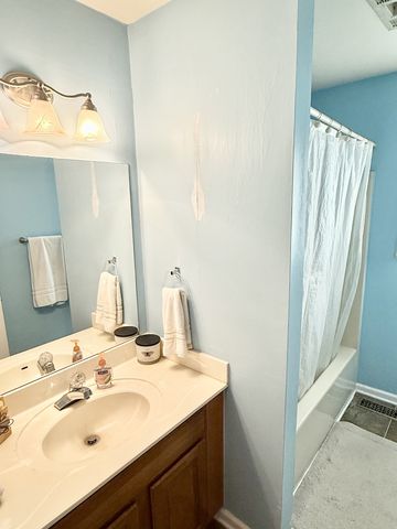 402 Rolling Acres Dr, White House, TN 37188