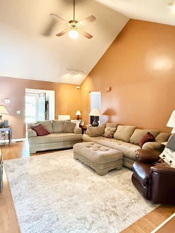 402 Rolling Acres Dr, White House, TN 37188