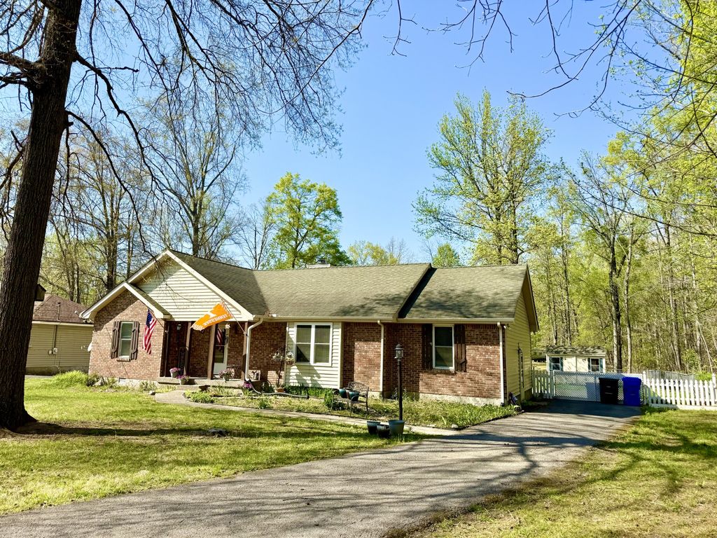 402 Rolling Acres Dr, White House, TN 37188