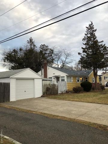 4005 Worthmor Drive, Seaford, NY 11783