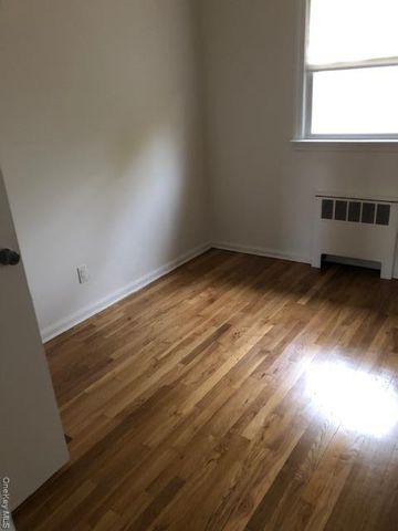 4005 Worthmor Drive, Seaford, NY 11783