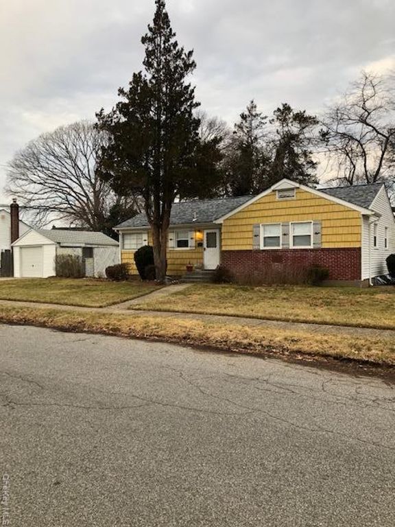 4005 Worthmor Drive, Seaford, NY 11783