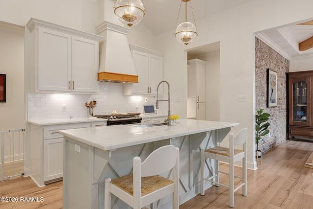 216 Whispering Meadows Road, Broussard, LA 70518