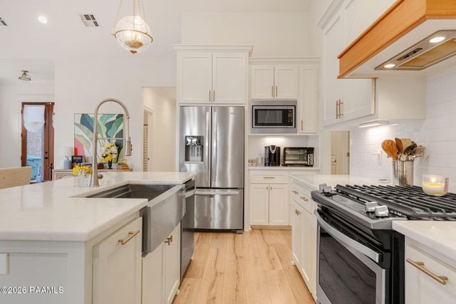 216 Whispering Meadows Road, Broussard, LA 70518