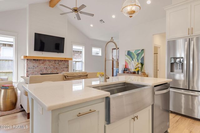 216 Whispering Meadows Road, Broussard, LA 70518