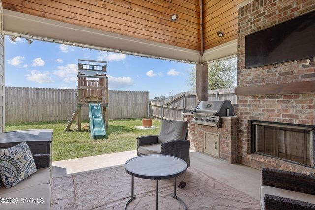 216 Whispering Meadows Road, Broussard, LA 70518